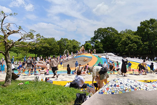 舎人公園 浮球の池（じゃぶじゃぶ池）
